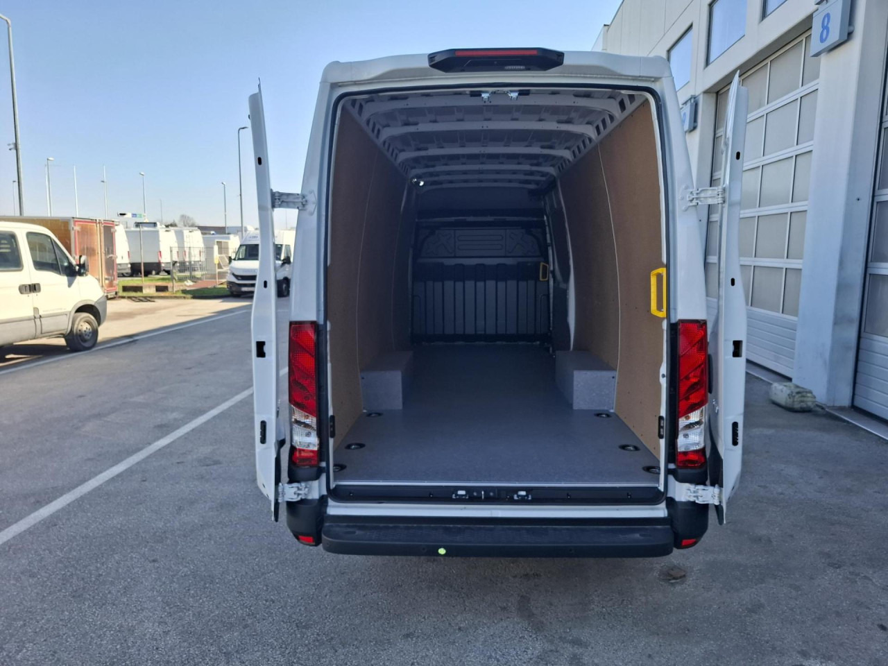 IVECO Daily 35S14V - Minivan: fotoğraf 5 IVECO Daily 35S14V - Minivan: fotoğraf 5