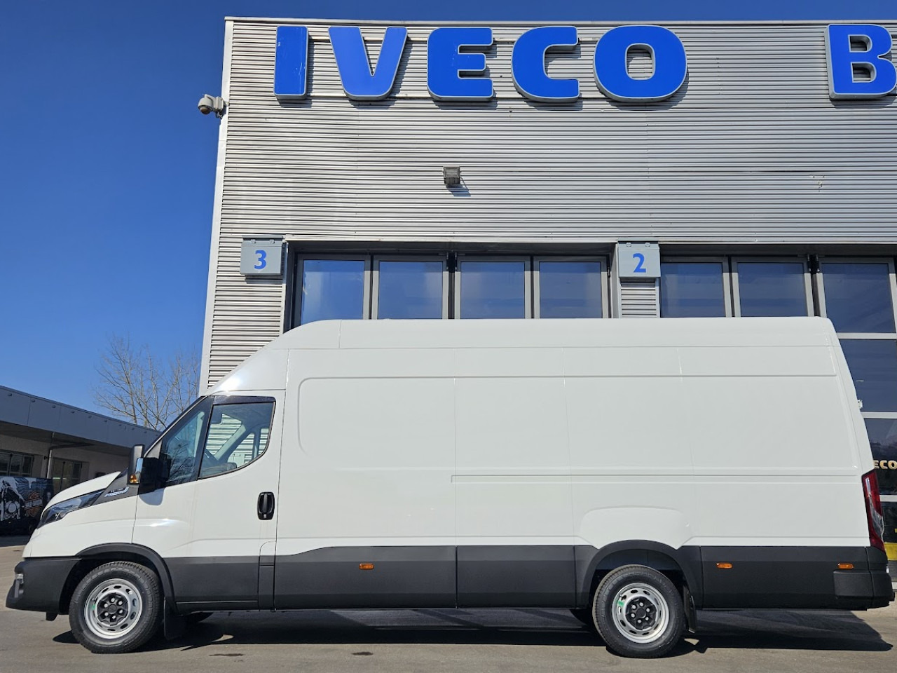 IVECO Daily 35S18H A8 - Minivan: fotoğraf 2 IVECO Daily 35S18H A8 - Minivan: fotoğraf 2