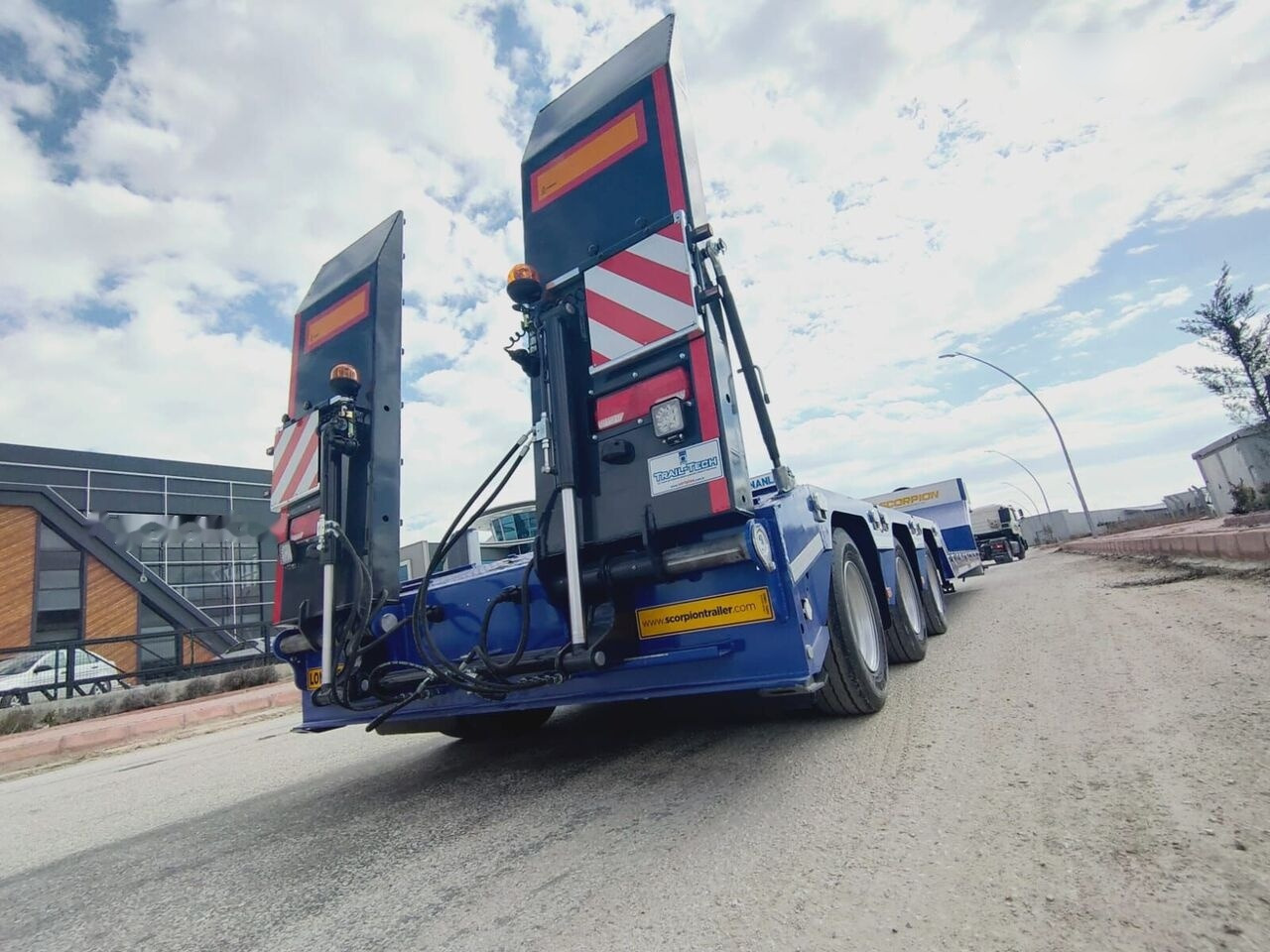Scorpion Trailer SCORPION TRAILER 3 AXLE LOWBED SEMI TRAILER (CUSTOMIZED) - Alçak çerçeveli platform dorse: fotoğraf 3 Scorpion Trailer SCORPION TRAILER 3 AXLE LOWBED SEMI TRAILER (CUSTOMIZED) - Alçak çerçeveli platform dorse: fotoğraf 3