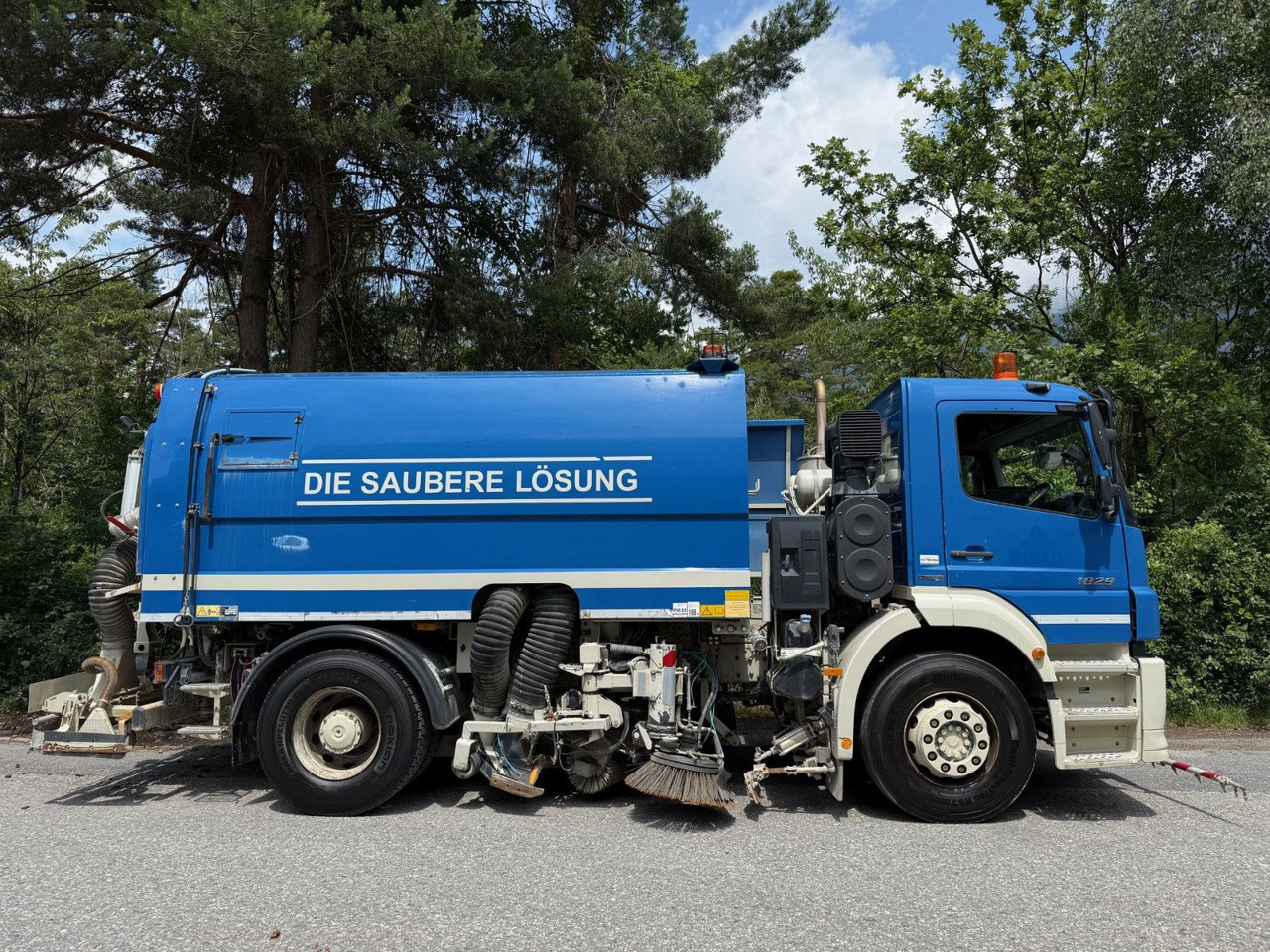Mercedes-Benz Axor 1829 4x2, E5, EPS, RHD, Faun Kehrmaschine - Yol süpürme aracı: fotoğraf 5 Mercedes-Benz Axor 1829 4x2, E5, EPS, RHD, Faun Kehrmaschine - Yol süpürme aracı: fotoğraf 5