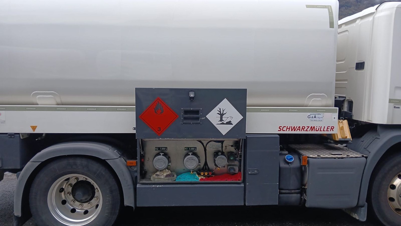 Scania P450 LB 4x2, ADR, Schwarzmueller Anhaenger Fuel - Tanker kamyon: fotoğraf 4 Scania P450 LB 4x2, ADR, Schwarzmueller Anhaenger Fuel - Tanker kamyon: fotoğraf 4