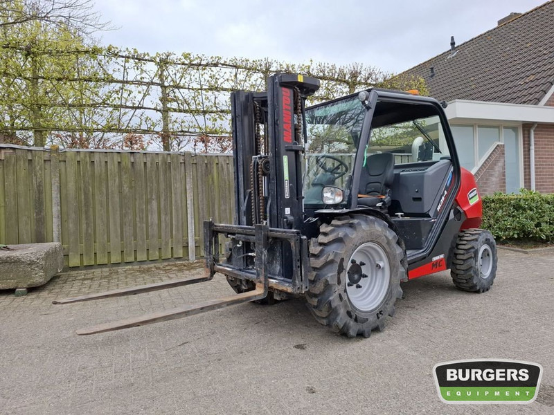 Manitou MC 25-4 D K ST5 S1 Buggy - Arazi tipi forklift: fotoğraf 1 Manitou MC 25-4 D K ST5 S1 Buggy - Arazi tipi forklift: fotoğraf 1