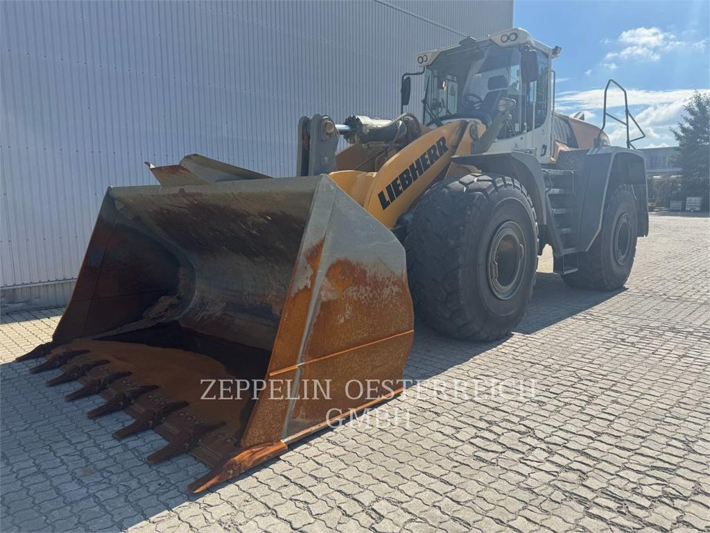 Liebherr L586 - Tekerlekli yükleyici: fotoğraf 1 Liebherr L586 - Tekerlekli yükleyici: fotoğraf 1