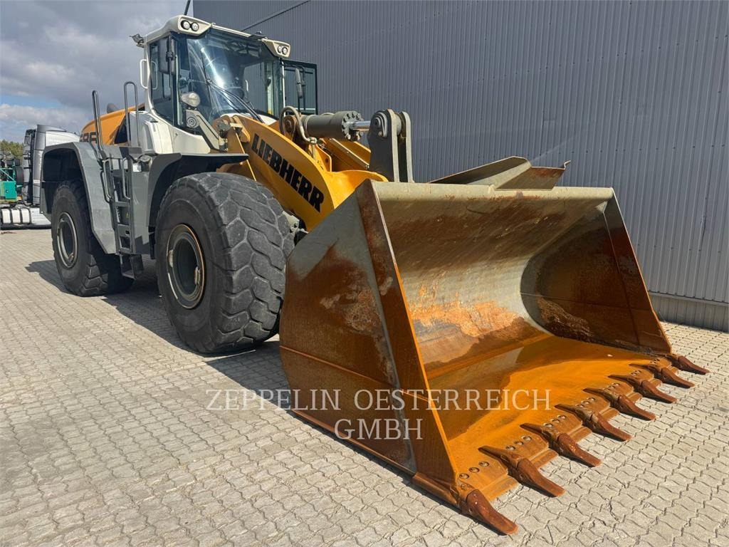 Liebherr L586 - Tekerlekli yükleyici: fotoğraf 2 Liebherr L586 - Tekerlekli yükleyici: fotoğraf 2