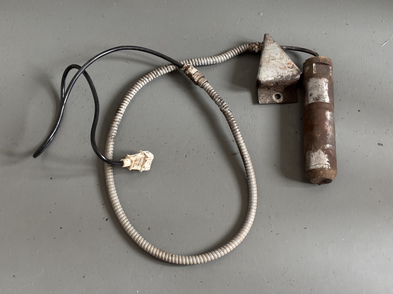 Bosch Rexroth 40KN Oryginalny sworzeń uciągu wtyczka 3 piny R917000159 - Sensör - Tarım araçları: fotoğraf 1 Bosch Rexroth 40KN Oryginalny sworzeń uciągu wtyczka 3 piny R917000159 - Sensör - Tarım araçları: fotoğraf 1