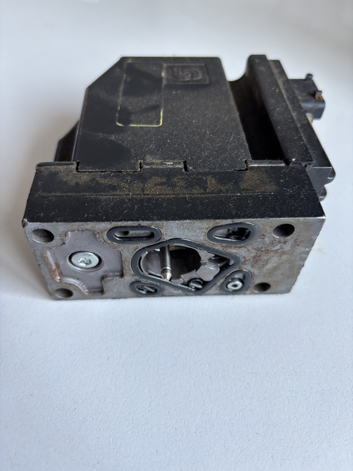 Cewka elektrozawór Danfoss 11093877 11235797 PVG32 - Elektrik sistemi - Tarım araçları: fotoğraf 3 Cewka elektrozawór Danfoss 11093877 11235797 PVG32 - Elektrik sistemi - Tarım araçları: fotoğraf 3