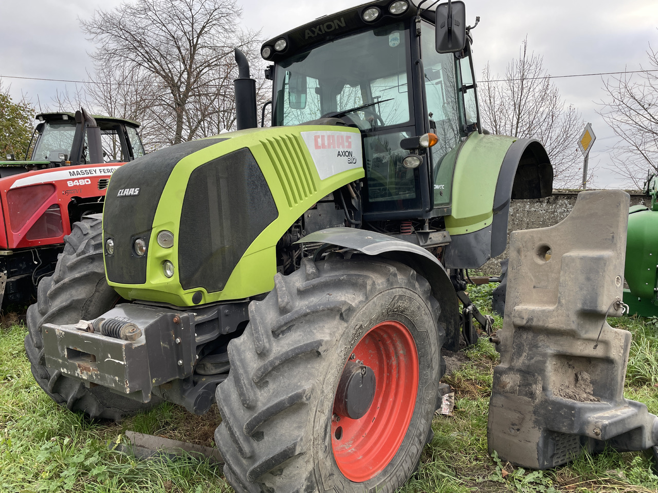 Claas Axion 810 - części - tłumik wydech - Susturucu - Traktör: fotoğraf 2 Claas Axion 810 - części - tłumik wydech - Susturucu - Traktör: fotoğraf 2