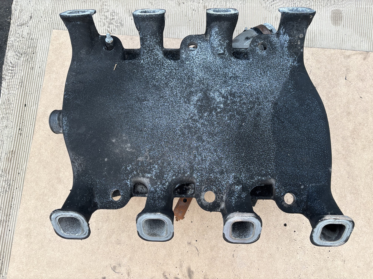 Claas Lexion 780 Kolektor Ssący OM502LA 5420982317 5420980617 - Emme manifoldu - Biçerdöver: fotoğraf 4 Claas Lexion 780 Kolektor Ssący OM502LA 5420982317 5420980617 - Emme manifoldu - Biçerdöver: fotoğraf 4