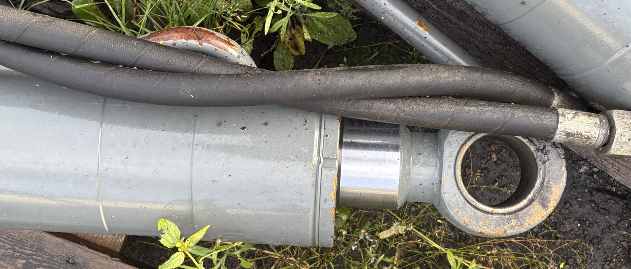 Claas Scorpion 7040 Siłownik Podnoszenia Siłownik Wyrównania 0013003700  0013003720 - Hidrolik silindir - Teleskopik yükleyici: fotoğraf 2 Claas Scorpion 7040 Siłownik Podnoszenia Siłownik Wyrównania 0013003700  0013003720 - Hidrolik silindir - Teleskopik yükleyici: fotoğraf 2