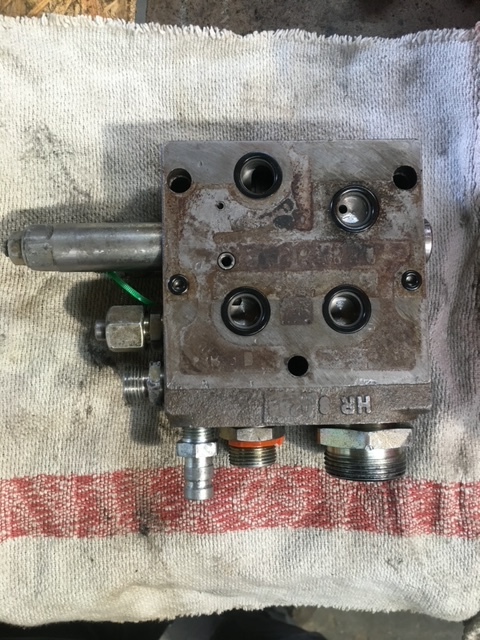 Claas Targo rozdzielacz częśc - Hidrolik Valf - Tarım araçları: fotoğraf 4 Claas Targo rozdzielacz częśc - Hidrolik Valf - Tarım araçları: fotoğraf 4