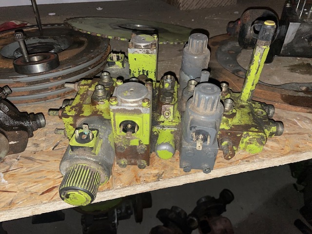 Claas mega dominator rozdzielacz hydrauliczny sekcja - Hidrolik Valf - Tarım araçları: fotoğraf 2 Claas mega dominator rozdzielacz hydrauliczny sekcja - Hidrolik Valf - Tarım araçları: fotoğraf 2