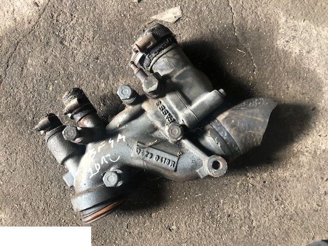 Deutz bf4m2012 - Obudowa Termostatu - Termostat - Tarım araçları: fotoğraf 1 Deutz bf4m2012 - Obudowa Termostatu - Termostat - Tarım araçları: fotoğraf 1