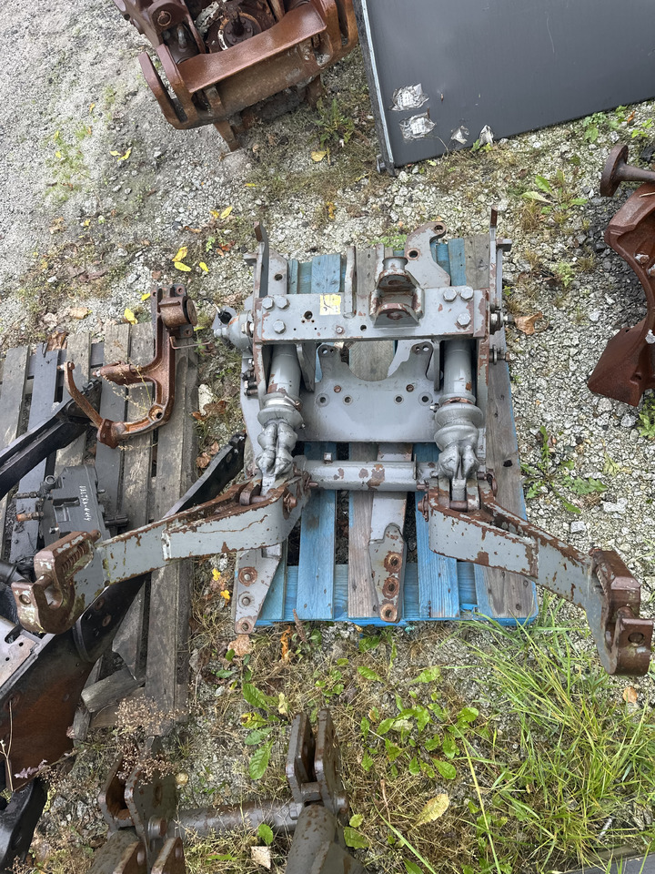 Fendt 309 - 312 przedni tuz przedni podnośnik - Traktör ön yükleyici: fotoğraf 2 Fendt 309 - 312 przedni tuz przedni podnośnik - Traktör ön yükleyici: fotoğraf 2