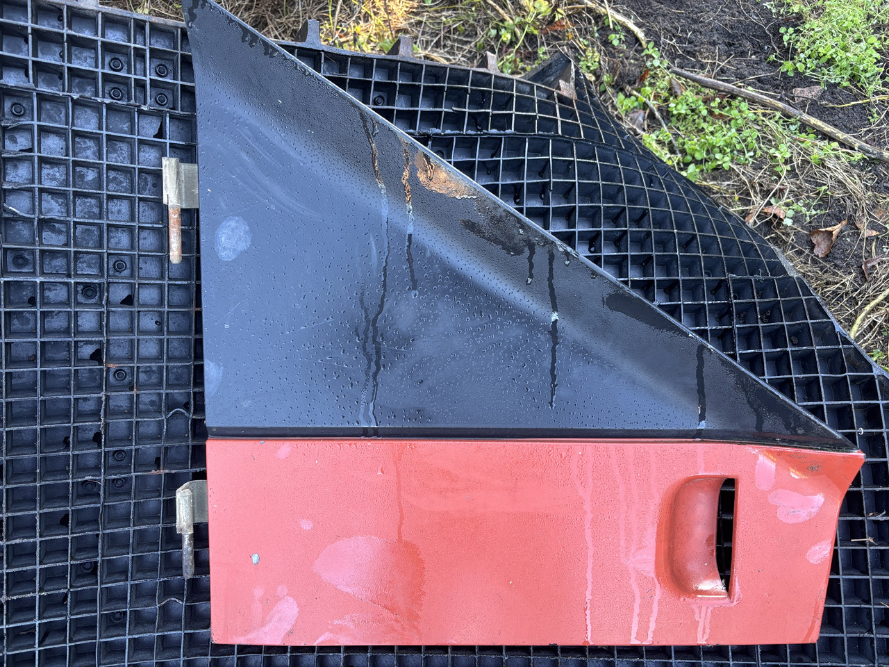 Fiat Agri New Holland G210 G230 G240 - boczek maski - Kaporta - Tarım araçları: fotoğraf 1 Fiat Agri New Holland G210 G230 G240 - boczek maski - Kaporta - Tarım araçları: fotoğraf 1