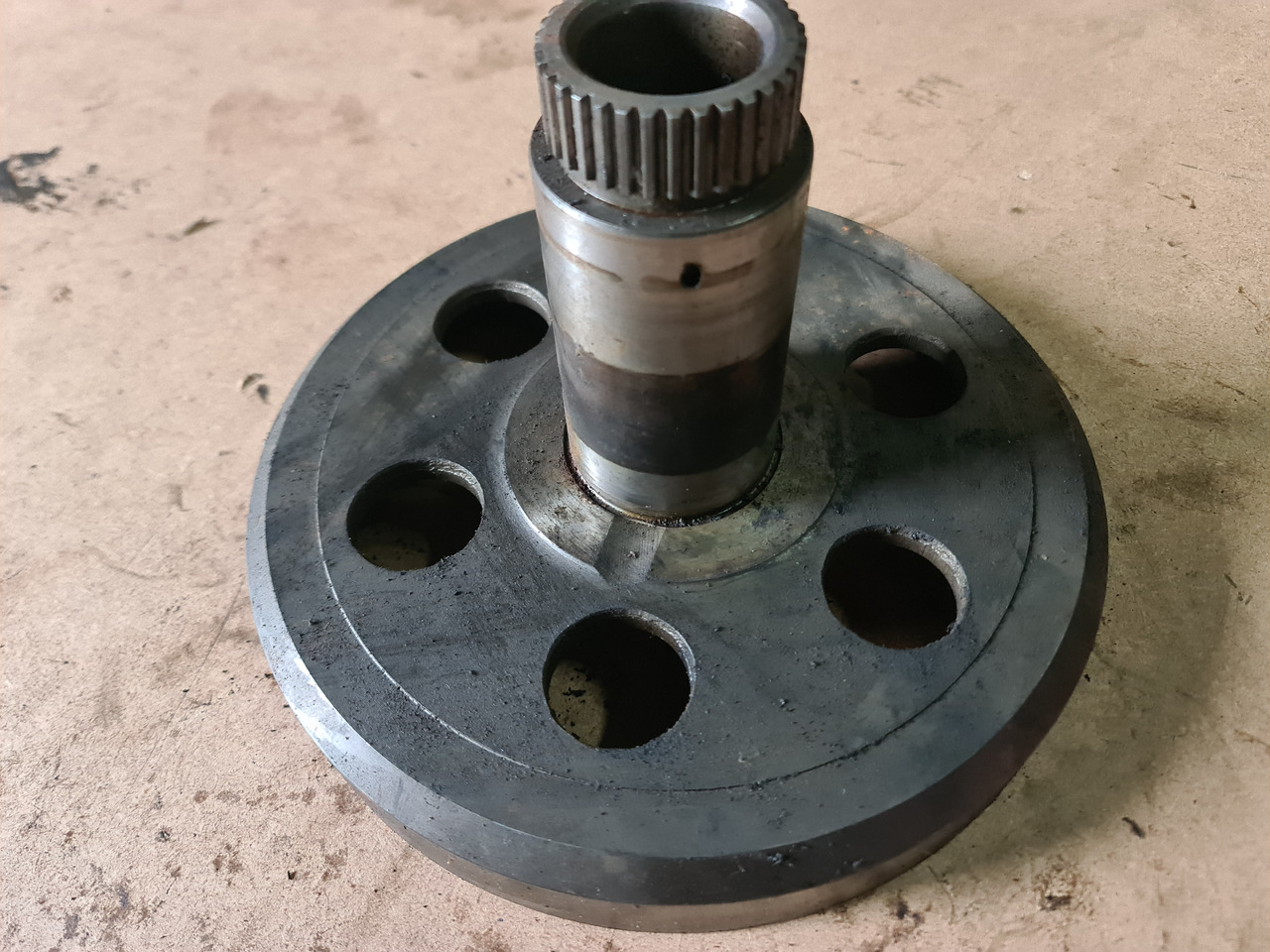 John Deere 4650, 4850 Wał Wejściowy z Przekładnią R70848 - Aks mili - Tarım araçları: fotoğraf 1 John Deere 4650, 4850 Wał Wejściowy z Przekładnią R70848 - Aks mili - Tarım araçları: fotoğraf 1