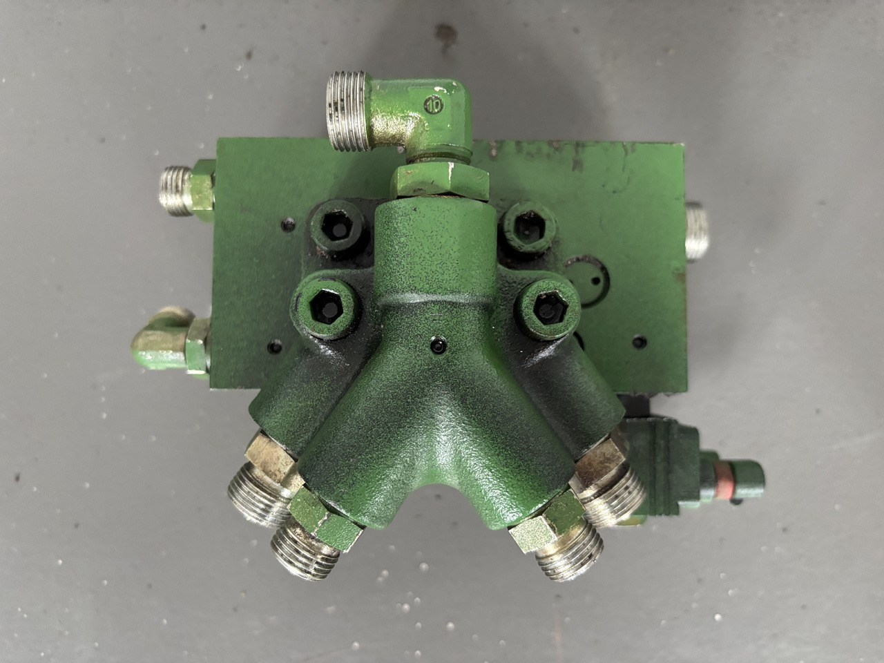 John Deere 6010 6110 6210 6310 6410 Blok Zaworowy TLS AL116954 - Hidrolik Valf - Tarım araçları: fotoğraf 2 John Deere 6010 6110 6210 6310 6410 Blok Zaworowy TLS AL116954 - Hidrolik Valf - Tarım araçları: fotoğraf 2