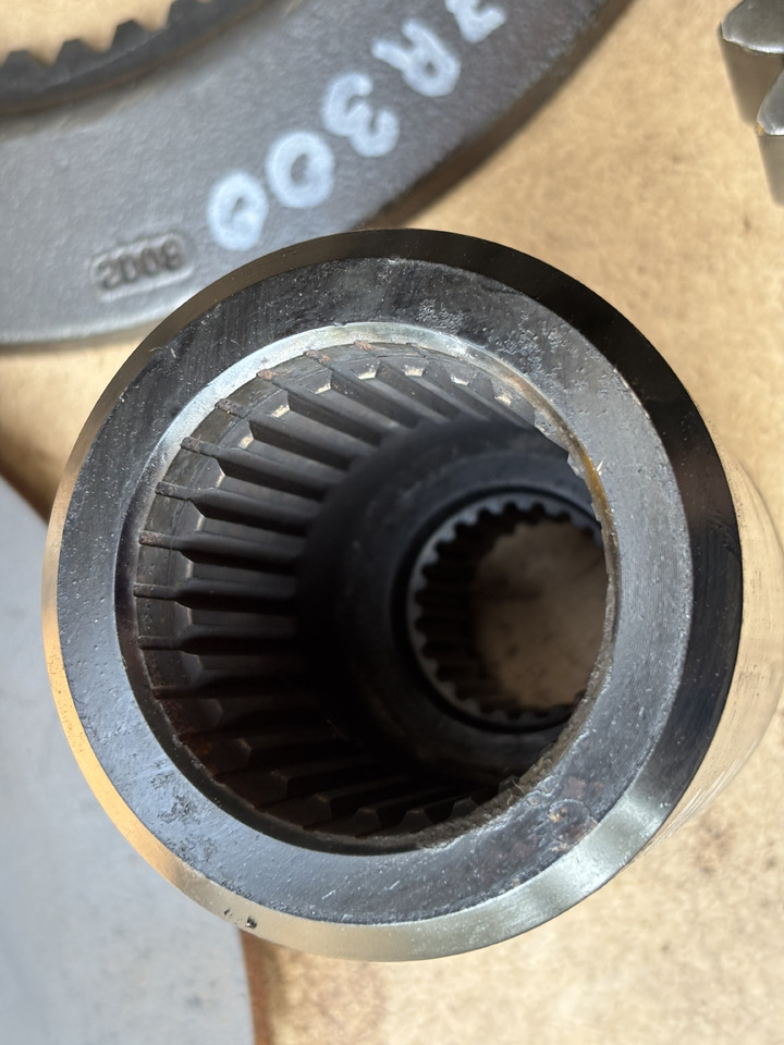 John Deere 7RXXX 7R330 7R 330 Sprzęgło wielowypustowe R298138 - Debriyaj ve yedek parça - Tarım araçları: fotoğraf 2 John Deere 7RXXX 7R330 7R 330 Sprzęgło wielowypustowe R298138 - Debriyaj ve yedek parça - Tarım araçları: fotoğraf 2