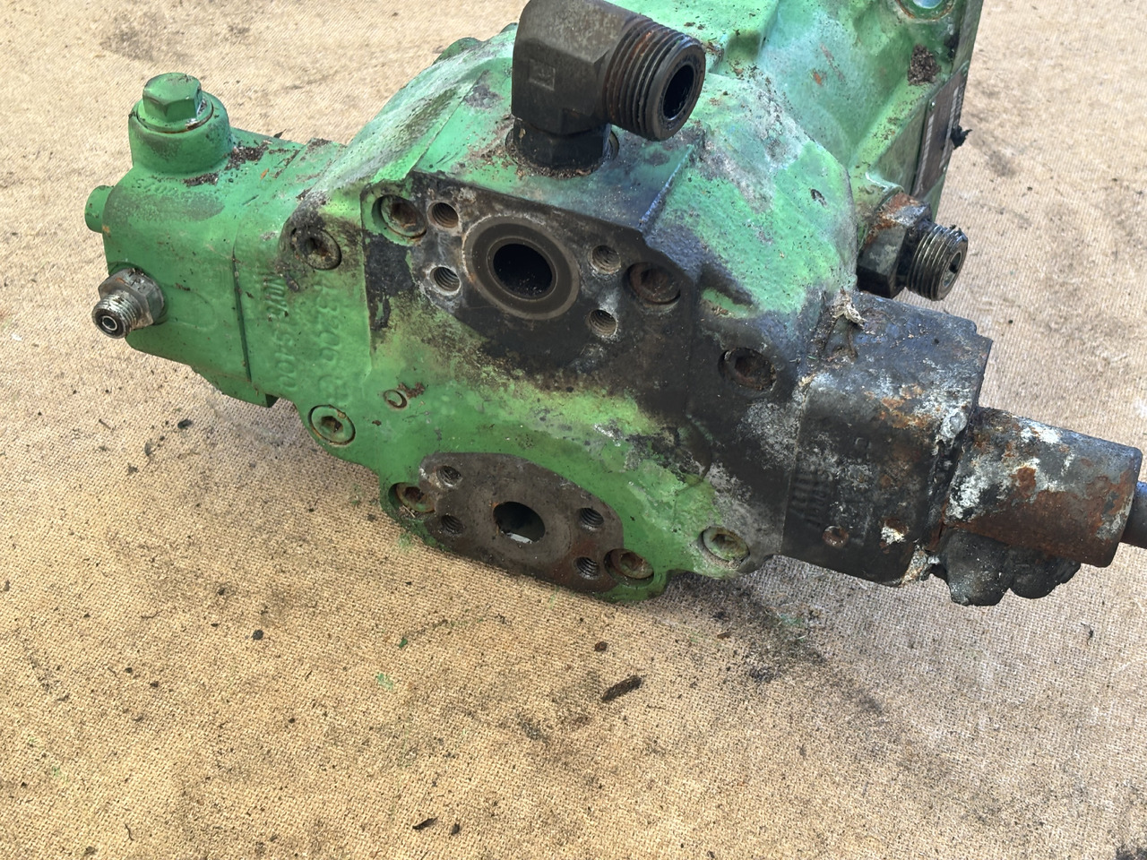 John Deere 8200 8300 8400 8500 Silnik hydrauliczny AXE83863 - Hidrolik motor - Tarım araçları: fotoğraf 2 John Deere 8200 8300 8400 8500 Silnik hydrauliczny AXE83863 - Hidrolik motor - Tarım araçları: fotoğraf 2