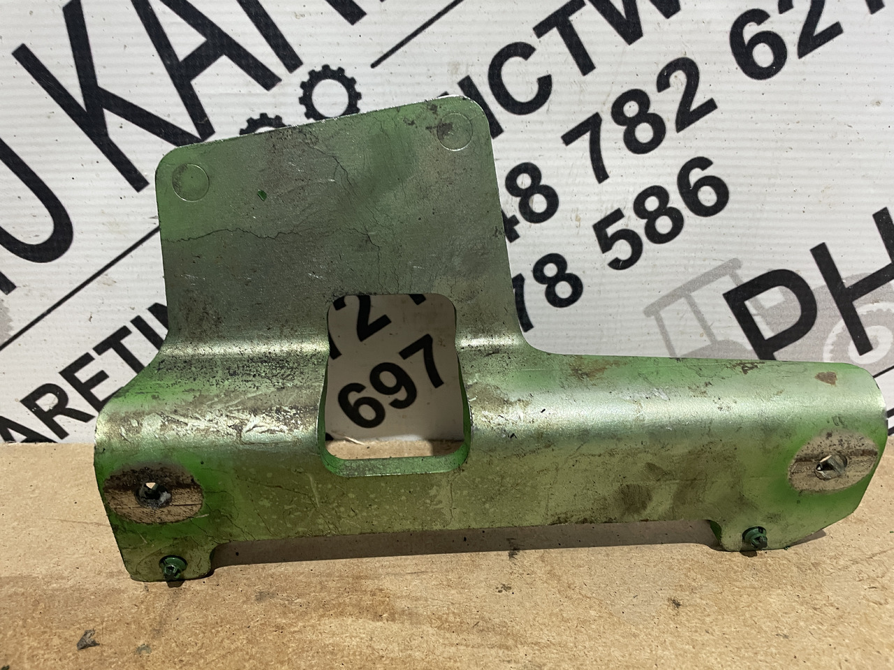 John Deere - uchwyt filtra paliwa RE567711 - Yakıt filtresi - Tarım araçları: fotoğraf 2 John Deere - uchwyt filtra paliwa RE567711 - Yakıt filtresi - Tarım araçları: fotoğraf 2