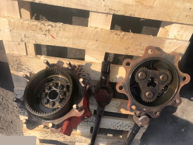 Manitou - Zwolnica Carraro - Yürüyüş motoru - İş makinaları: fotoğraf 1 Manitou - Zwolnica Carraro - Yürüyüş motoru - İş makinaları: fotoğraf 1