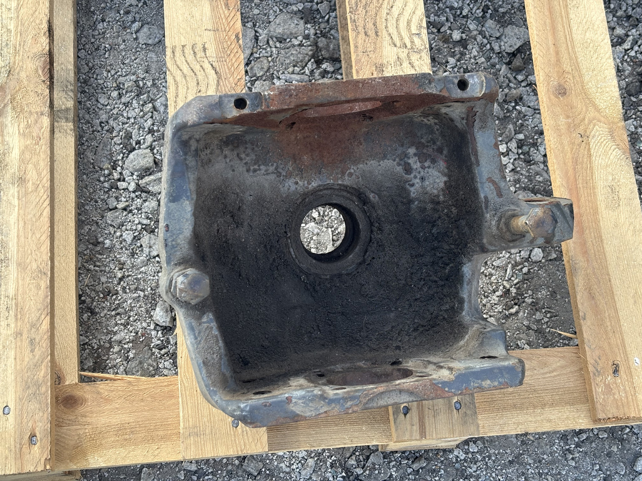 Massey Ferguson 5613 D6 Zwrotnica - Akson - Tarım araçları: fotoğraf 1 Massey Ferguson 5613 D6 Zwrotnica - Akson - Tarım araçları: fotoğraf 1