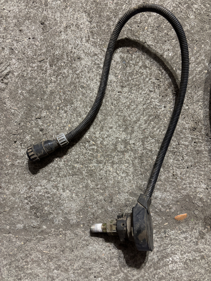 Massey Fergusson 30 32 36 7256 7274 7278 - czujnik elektromagnesu D28780404 - Sensör - Tarım araçları: fotoğraf 1 Massey Fergusson 30 32 36 7256 7274 7278 - czujnik elektromagnesu D28780404 - Sensör - Tarım araçları: fotoğraf 1