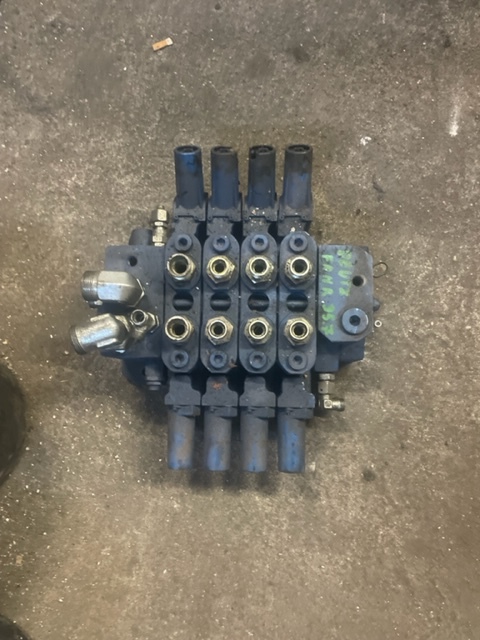 Rozdzielacz rexroth ASX01 deutz fahr Agrovector - Hidrolik - Kamyon: fotoğraf 4 Rozdzielacz rexroth ASX01 deutz fahr Agrovector - Hidrolik - Kamyon: fotoğraf 4