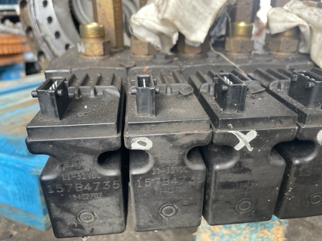 Sauer danfoss 157B4735 - Yönetim bloku - Tarım araçları: fotoğraf 1 Sauer danfoss 157B4735 - Yönetim bloku - Tarım araçları: fotoğraf 1