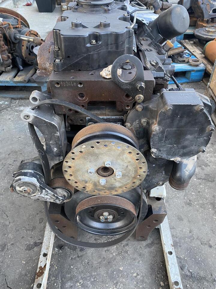 Silnik Perkins PJ38481 - Motor - Tarım araçları: fotoğraf 2 Silnik Perkins PJ38481 - Motor - Tarım araçları: fotoğraf 2