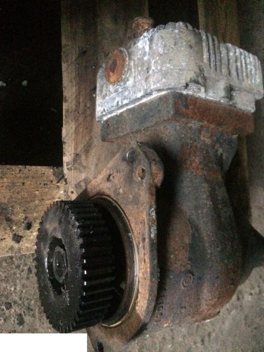 Spręźarka Fendt 726 - Kompresör - Tarım araçları: fotoğraf 1 Spręźarka Fendt 726 - Kompresör - Tarım araçları: fotoğraf 1