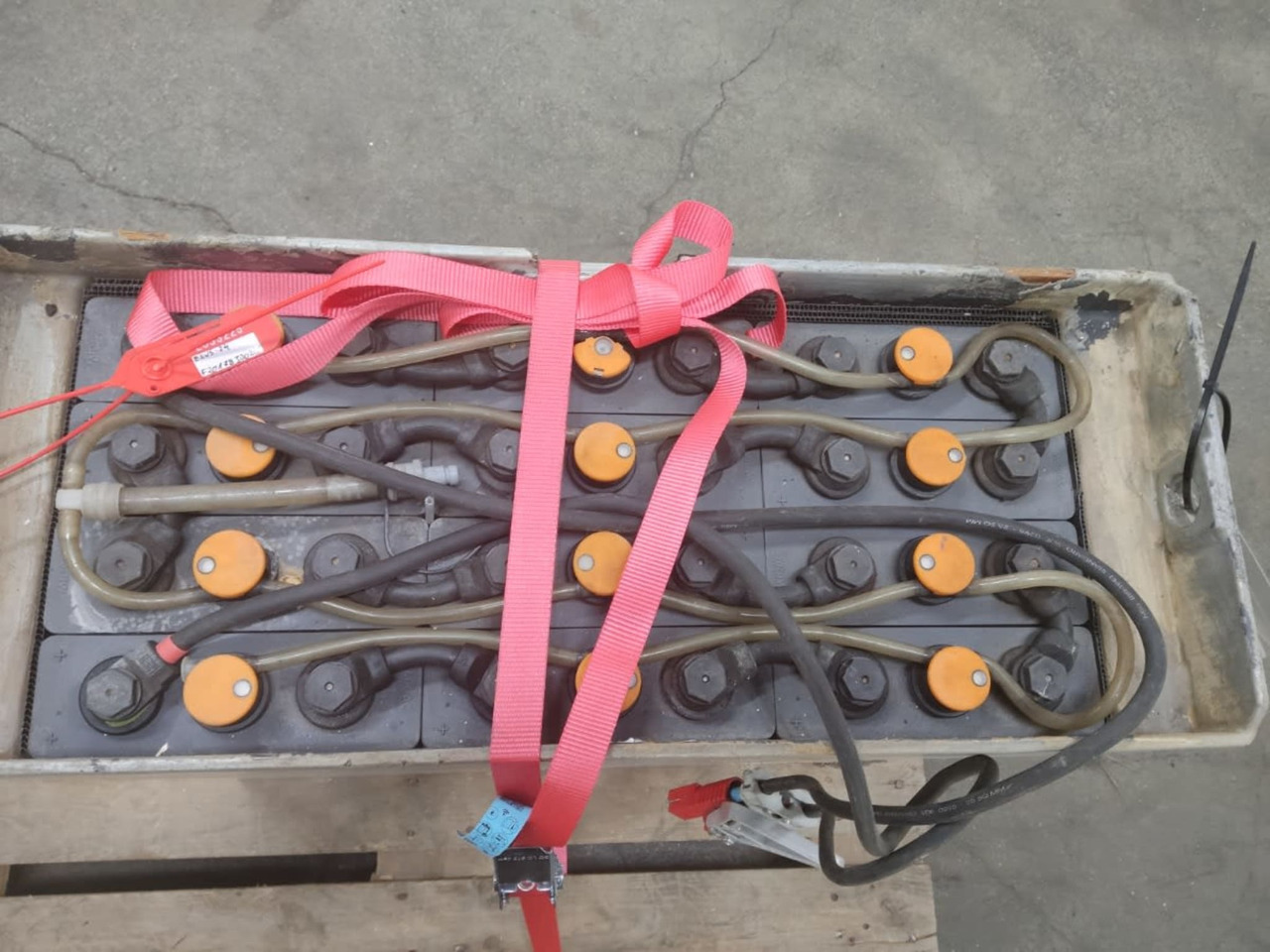AVB Battery 24V 465Ah - Akümülatör - Malzeme taşıma ekipmanı: fotoğraf 4 AVB Battery 24V 465Ah - Akümülatör - Malzeme taşıma ekipmanı: fotoğraf 4