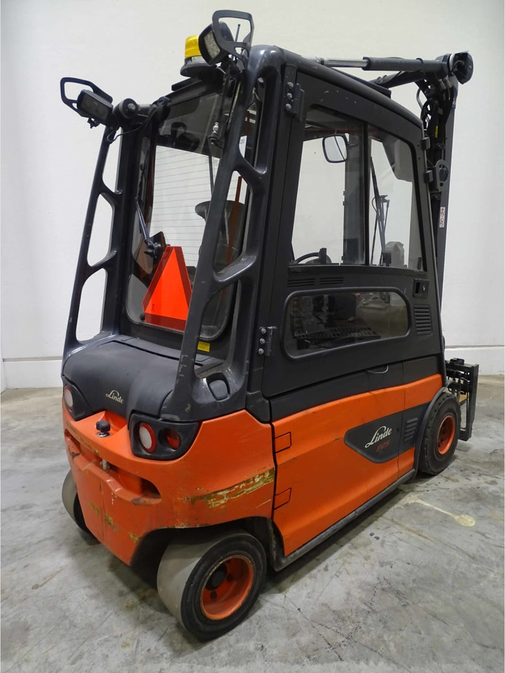 Linde E25L-01 - Elektrikli forklift: fotoğraf 3 Linde E25L-01 - Elektrikli forklift: fotoğraf 3