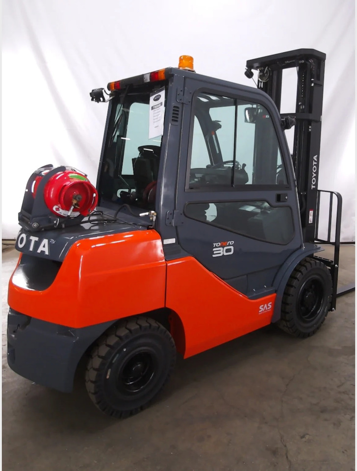 Toyota 02-8FGF 30 - LPG forklift: fotoğraf 3 Toyota 02-8FGF 30 - LPG forklift: fotoğraf 3