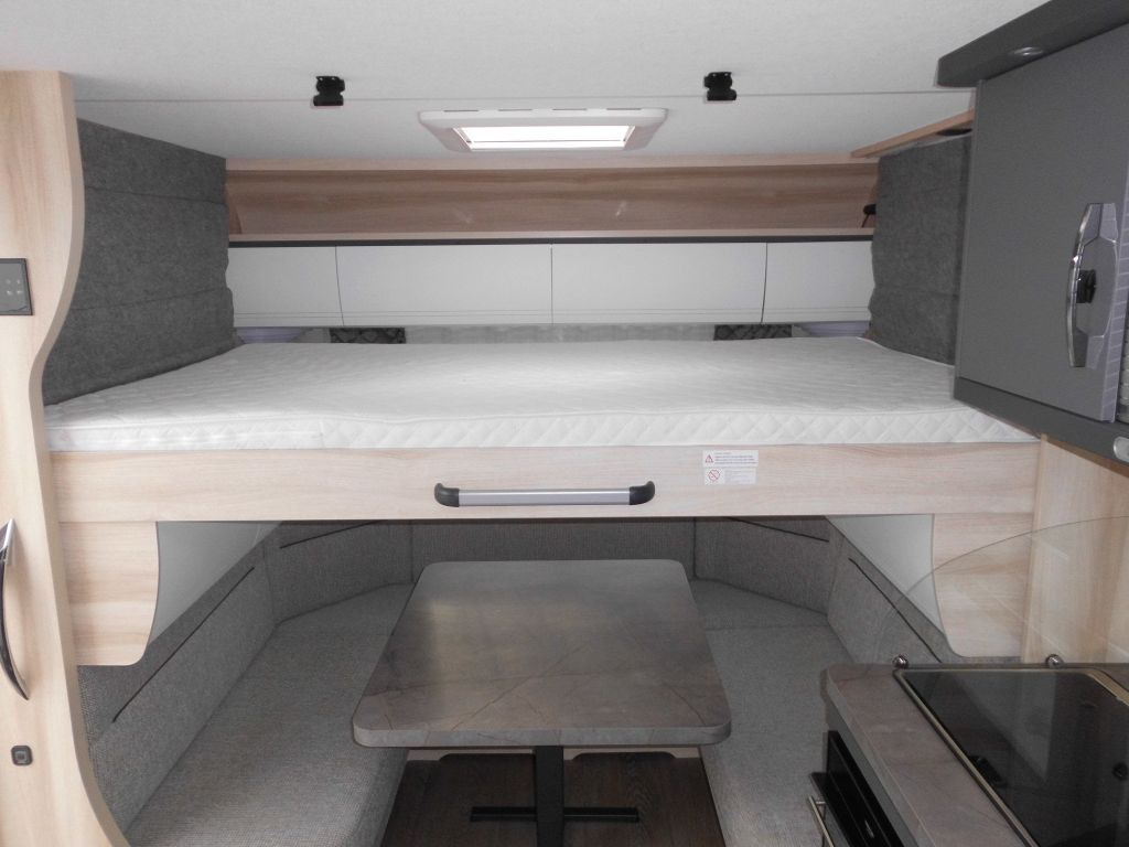 Çekme karavan Hobby De Luxe 515 UHL 2000kg. Backofen, Dunsthaube +: fotoğraf 8