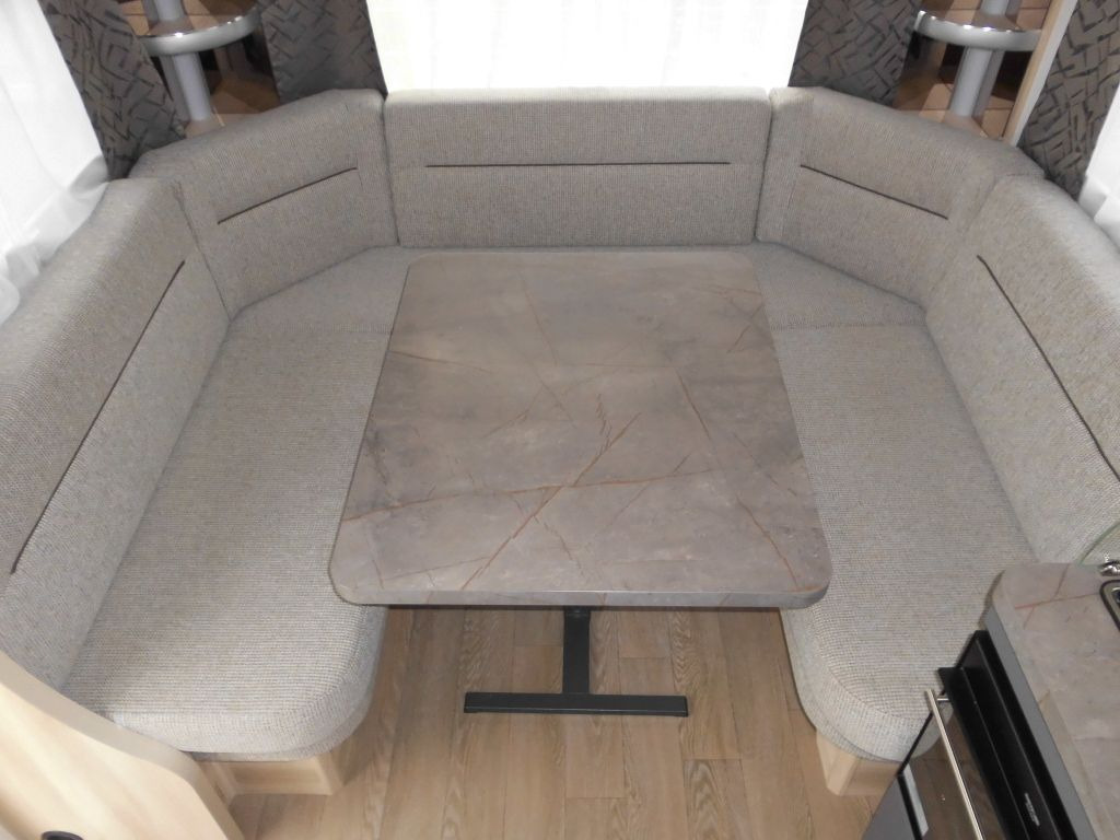 Çekme karavan Hobby De Luxe 515 UHL 2000kg. Backofen, Dunsthaube +: fotoğraf 7