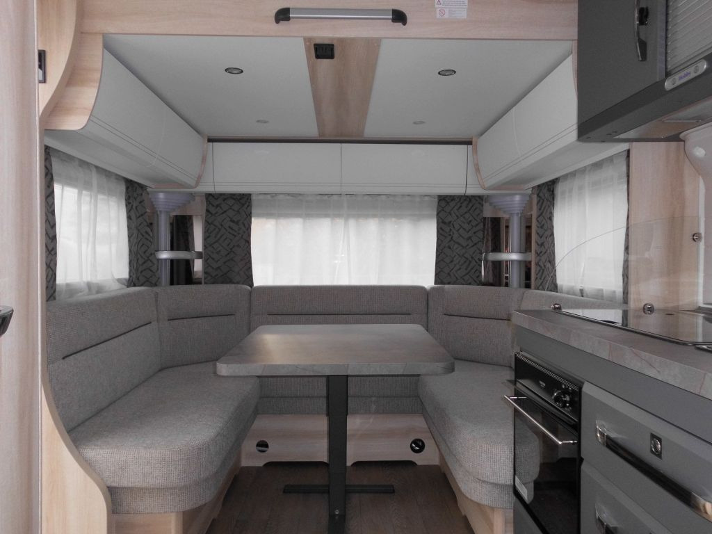 Çekme karavan Hobby De Luxe 515 UHL 2000kg. Backofen, Dunsthaube +: fotoğraf 6