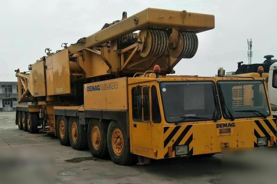 1991 DEMAG TC 2600 - Kendi kendini kuran kule vinç: fotoğraf 1 1991 DEMAG TC 2600 - Kendi kendini kuran kule vinç: fotoğraf 1