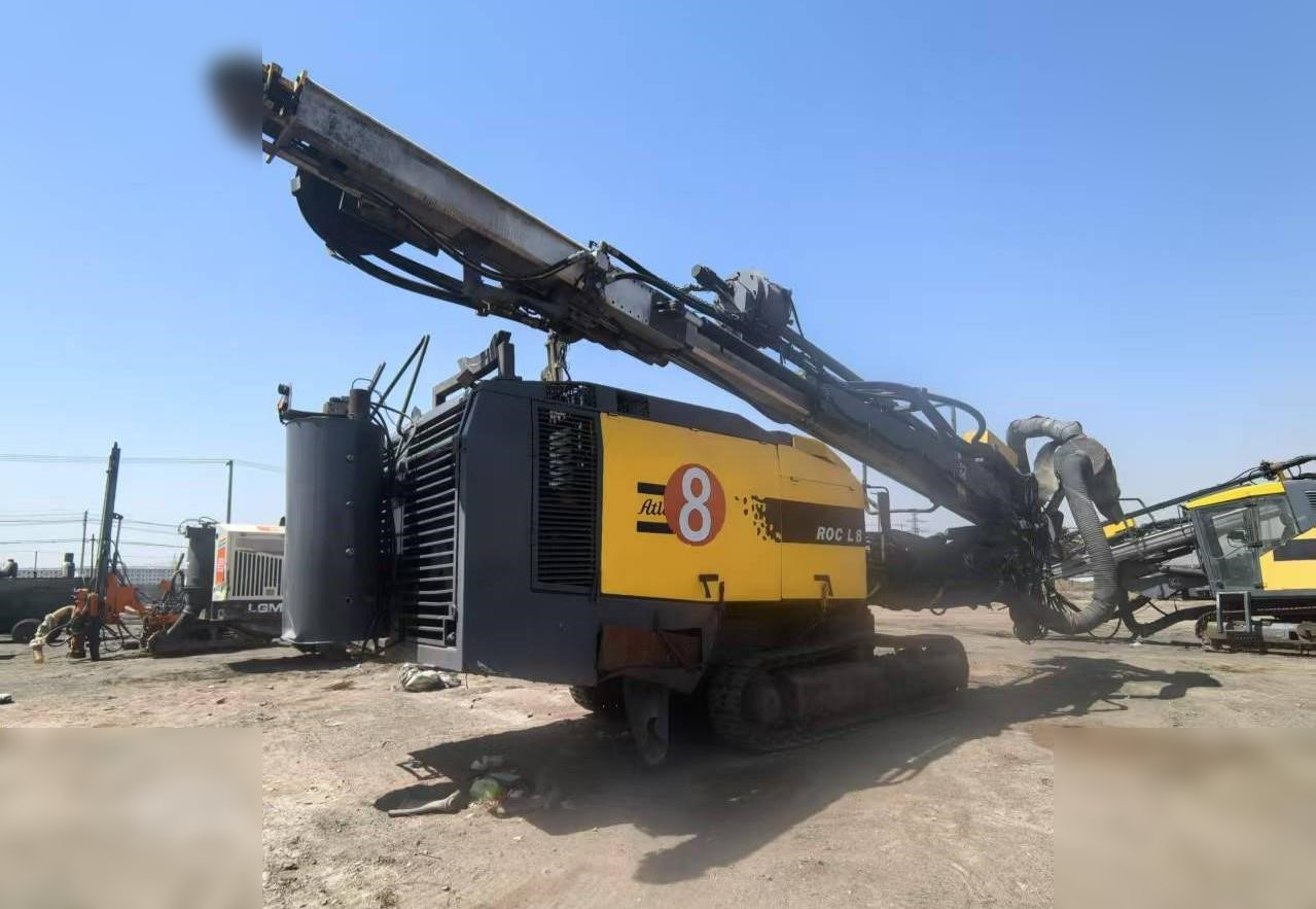 2011 ATLAS COPCO ROC L8-30 - Burgu makinesi: fotoğraf 1 2011 ATLAS COPCO ROC L8-30 - Burgu makinesi: fotoğraf 1
