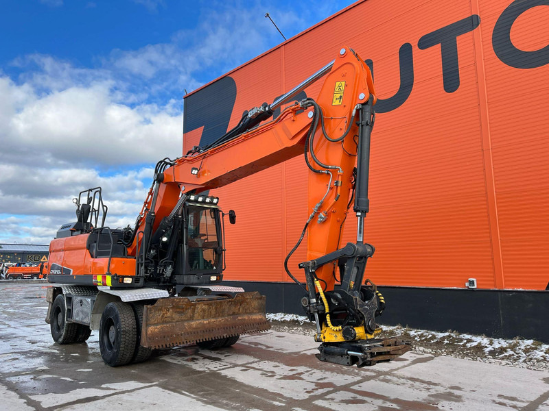 Doosan DX 210 W-5 ROTOTILT / AC / CENTRAL LUBRICATION / WEBASTO - Tekerlekli ekskavatör: fotoğraf 3 Doosan DX 210 W-5 ROTOTILT / AC / CENTRAL LUBRICATION / WEBASTO - Tekerlekli ekskavatör: fotoğraf 3