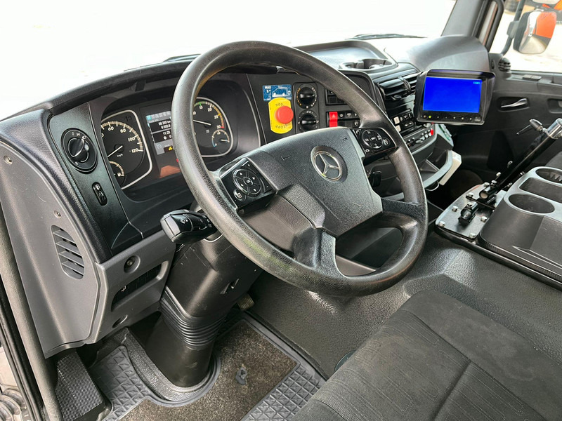 İç mekan fotoğrafi 1: Kamyon, Vinçli kamyon Mercedes-Benz Atego 1530 4x4 WORKING HEIGHT 23 m / 4X4 / FULL STEEL