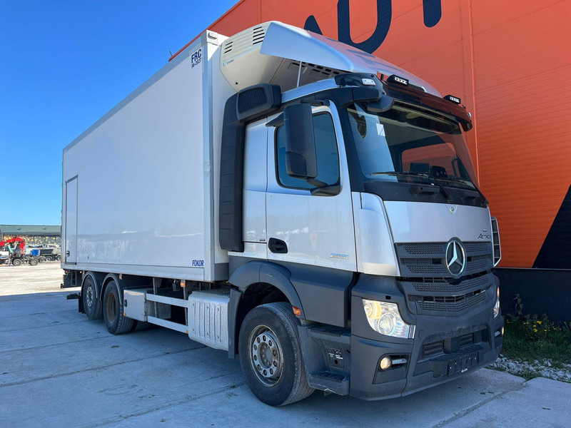 Mercedes-Benz Actros 2551 6x2 LUMIKKO L7 / BOX L=7609 mm - Refrijeratör kamyon: fotoğraf 4 Mercedes-Benz Actros 2551 6x2 LUMIKKO L7 / BOX L=7609 mm - Refrijeratör kamyon: fotoğraf 4