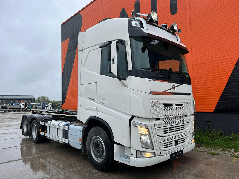 Volvo FH 540 6x4 HIAB 21 ton / L=5600 mm / RETARDER / TANDEM AXLE LIFT - Kancalı yükleyici kamyon: fotoğraf 4 Volvo FH 540 6x4 HIAB 21 ton / L=5600 mm / RETARDER / TANDEM AXLE LIFT - Kancalı yükleyici kamyon: fotoğraf 4