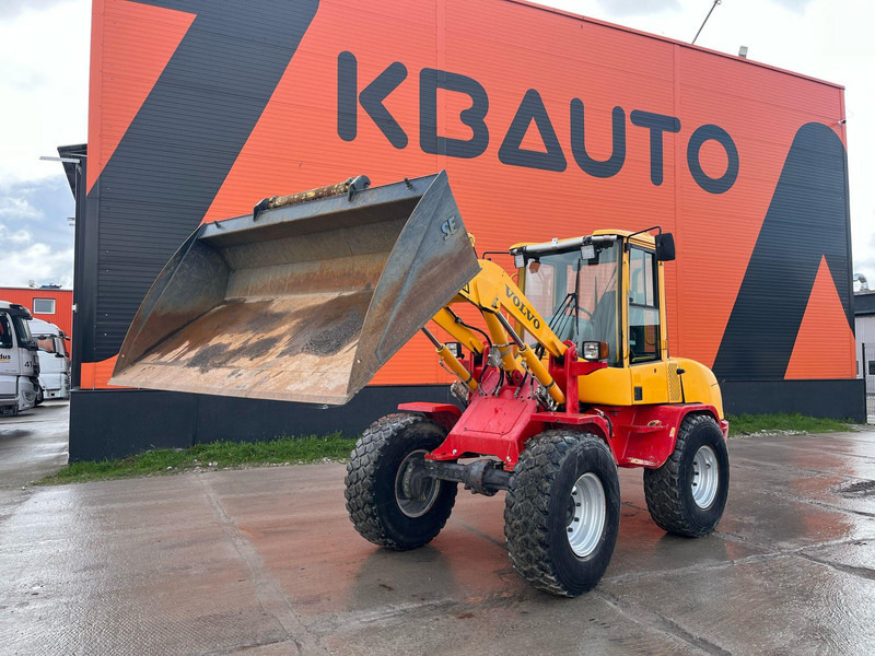 Volvo L 30 B-Z/X 4x4 AC / QUICK COUPLER / BUCKET + FORKS - Tekerlekli yükleyici: fotoğraf 1 Volvo L 30 B-Z/X 4x4 AC / QUICK COUPLER / BUCKET + FORKS - Tekerlekli yükleyici: fotoğraf 1