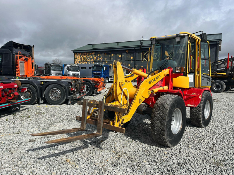 Volvo L 30 B-Z/X 4x4 AC / QUICK COUPLER / BUCKET + FORKS - Tekerlekli yükleyici: fotoğraf 2 Volvo L 30 B-Z/X 4x4 AC / QUICK COUPLER / BUCKET + FORKS - Tekerlekli yükleyici: fotoğraf 2