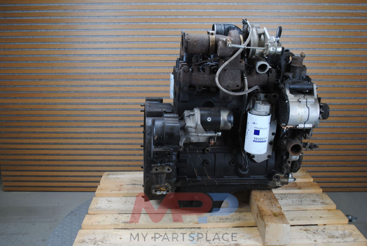 Komatsu 4D102 - Motor: fotoğraf 4 Komatsu 4D102 - Motor: fotoğraf 4