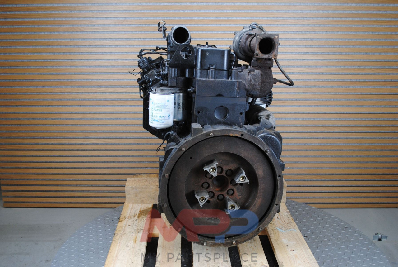 Komatsu 4D102 - Motor: fotoğraf 3 Komatsu 4D102 - Motor: fotoğraf 3