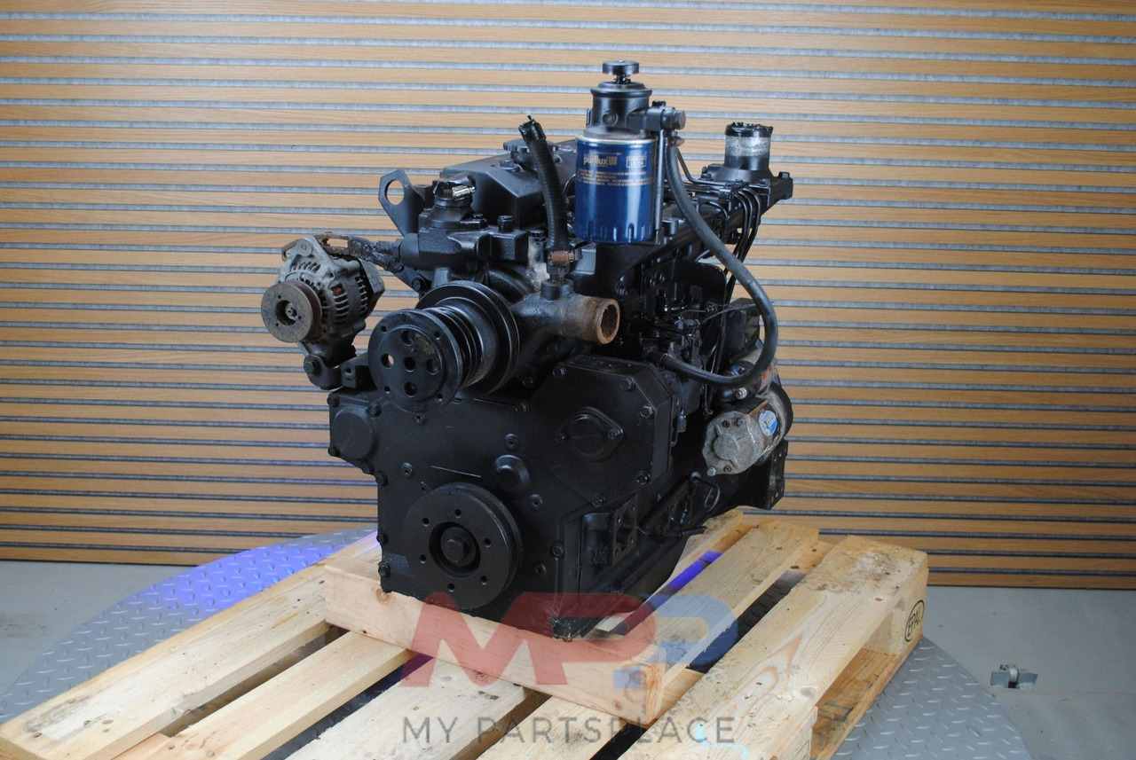 Komatsu 4D95 - Motor: fotoğraf 1 Komatsu 4D95 - Motor: fotoğraf 1