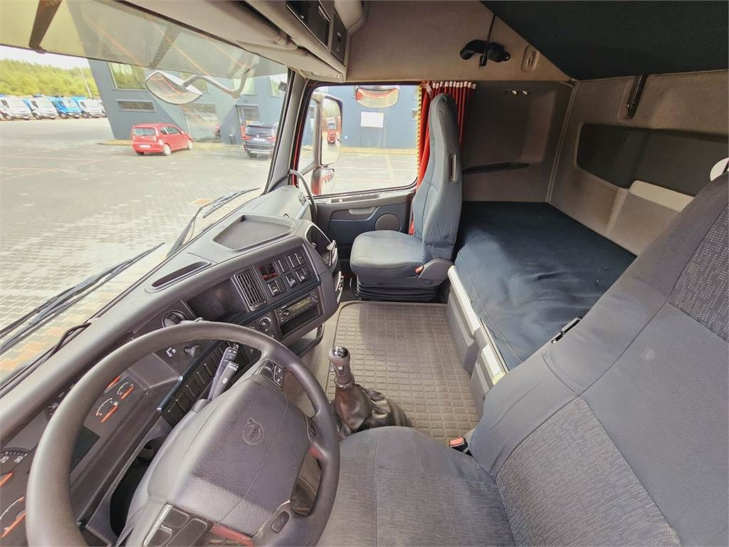 Volvo FH13 XXL NEW TIRES MANUAL 420 EURO 5 2011 finansal kiralama Volvo FH13 XXL NEW TIRES MANUAL 420 EURO 5 2011: fotoğraf 21