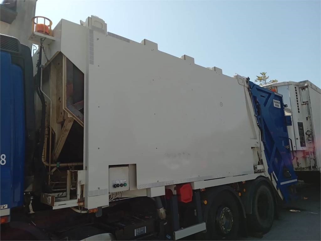 DAF Superstructure garbage truck MOL VDK PUSHER 20m3 - Çöp kamyonu: fotoğraf 5 DAF Superstructure garbage truck MOL VDK PUSHER 20m3 - Çöp kamyonu: fotoğraf 5