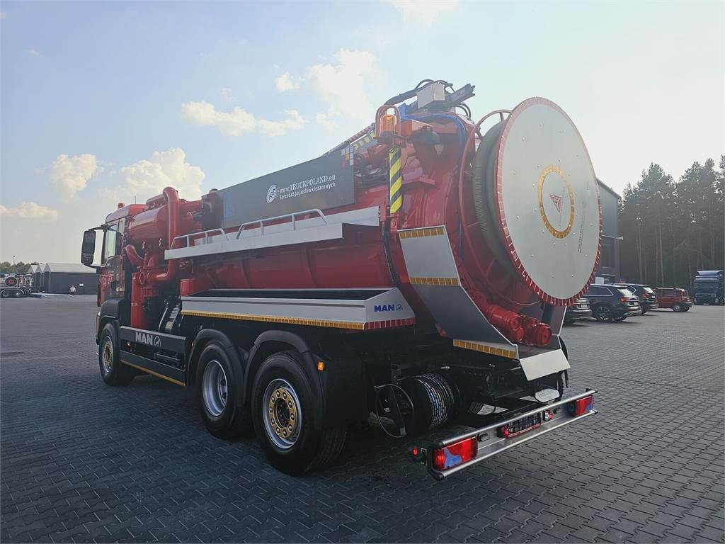 MAN WUKO LARSEN - Vidanjör: fotoğraf 5 MAN WUKO LARSEN - Vidanjör: fotoğraf 5